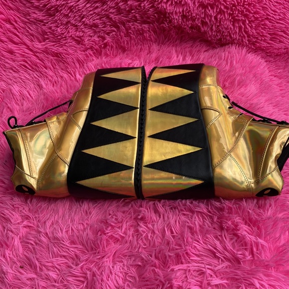 Y Ru Qozmo Politan gold holographic embroidered alien 4” platforms EU 41 US 10 - Picture 9 of 14